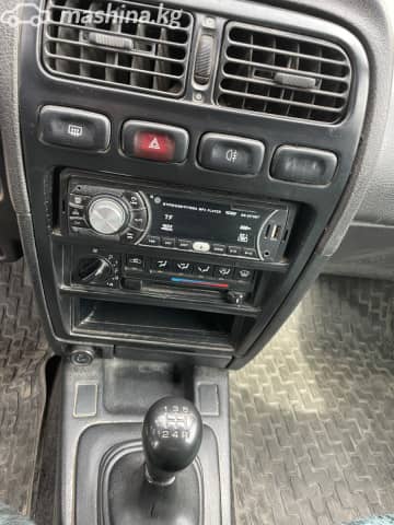 Nissan Primera I (P10) 1.6 MT