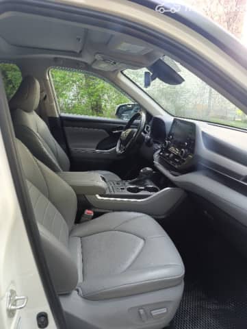 Toyota Highlander IV (U70)