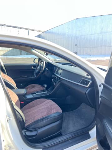 Kia K5 II 2.0 AT