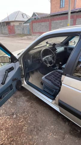 Volkswagen Passat B3 2.0 MT