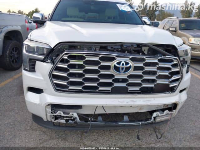 Toyota Sequoia III 3.5hyb AT 4WD