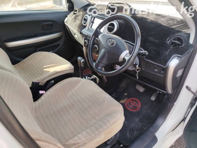 Toyota Ist I 1.3 AT