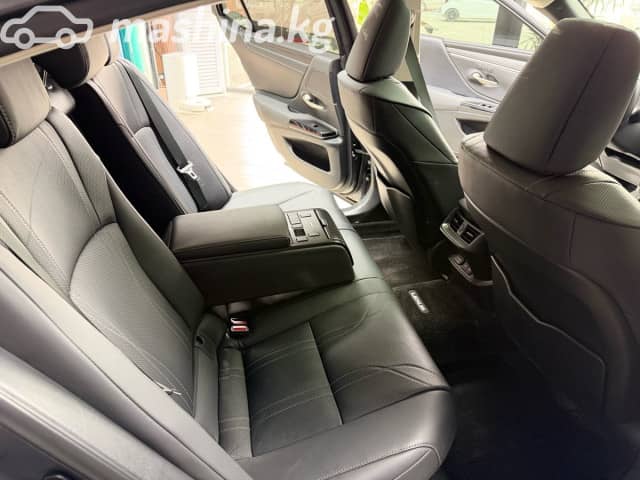Lexus ES VII Рестайлинг 300h 2.5hyb CVT
