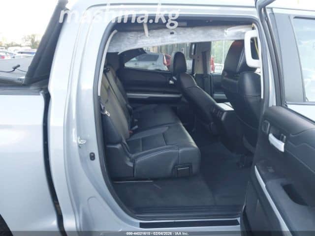 Toyota Tundra II Рестайлинг CrewMax 5.7 AT 4WD
