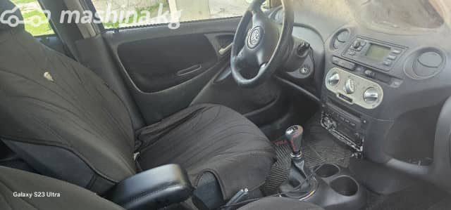 Toyota Yaris I Рестайлинг 1.3 MT