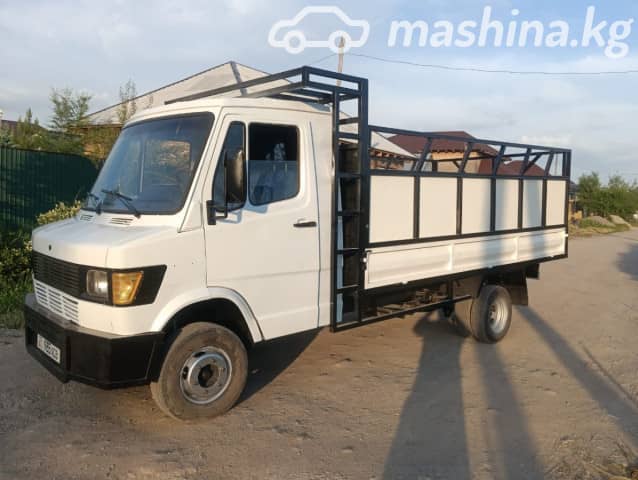 Mercedes-Benz Бортовой (4х2)