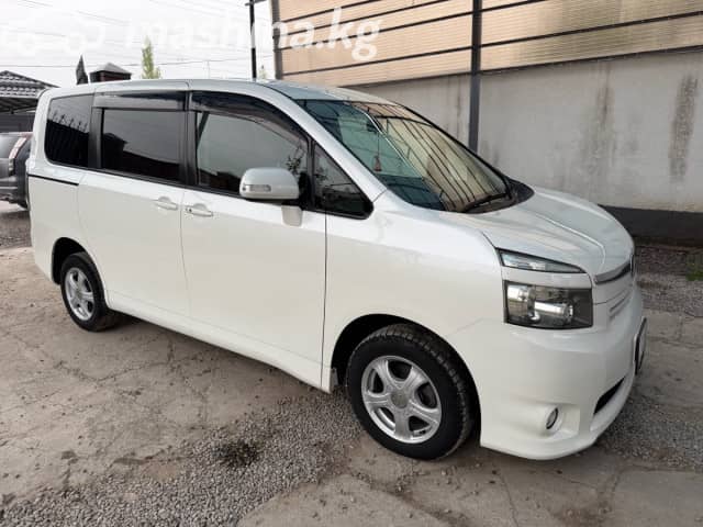 Toyota Voxy II (R70) 2.0 CVT 4WD