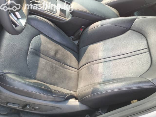 Kia K5 II 2.0 AT