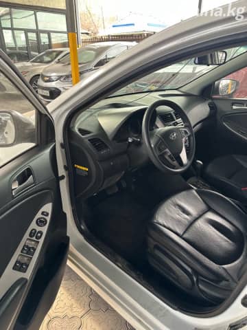 Hyundai Accent IV 1.4 CVT