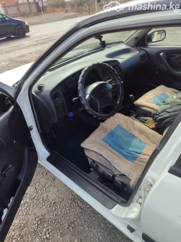 Nissan Primera I (P10) 1.6 MT
