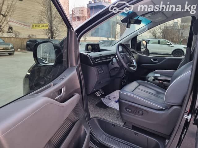 Hyundai Staria 2.2d AT 4WD