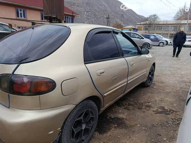 Chevrolet Lanos I 1.5 MT