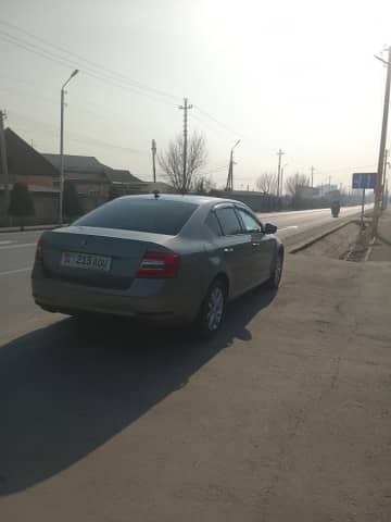 Skoda Octavia III (A7) 1.6 MT