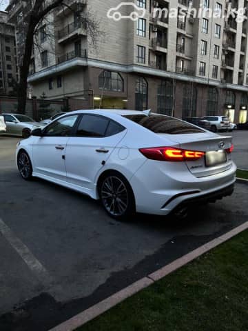 Hyundai Avante VI 1.6 MT