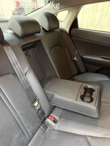 Kia K5 II 2.0 AT