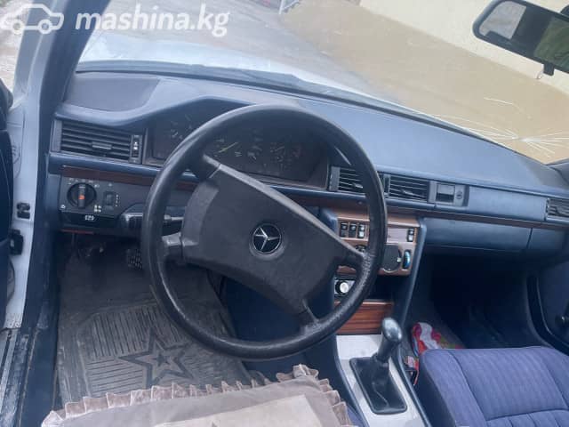 Mercedes-Benz W124 260 2.6 MT 4WD