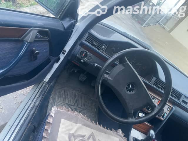 Mercedes-Benz W124 260 2.6 MT 4WD