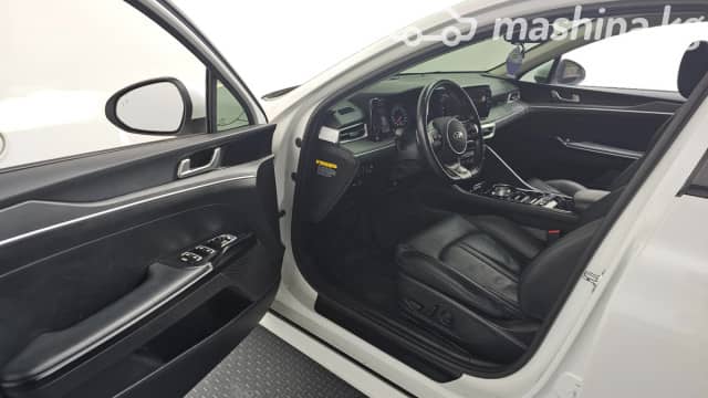 Kia K5 III 1.6 AT
