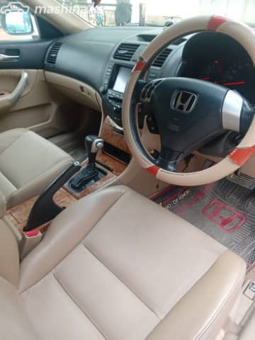 Honda Accord VII 2.0 AT