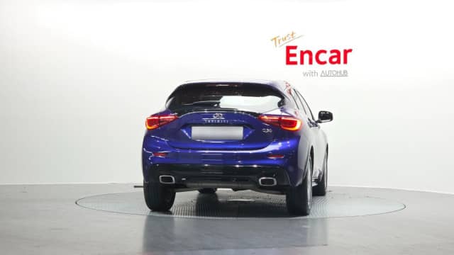 Infiniti Q30 2.0 AMT