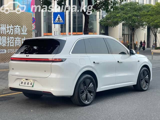 LiXiang L6 1.5hyb AT 4WD