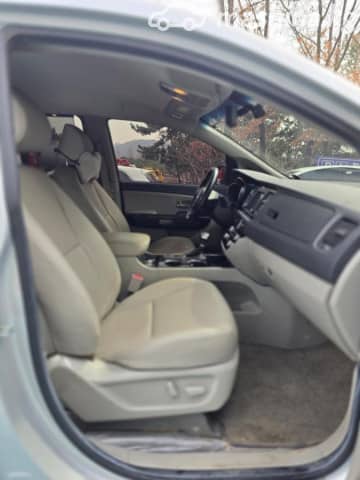 Kia Carnival III 2.2d AT