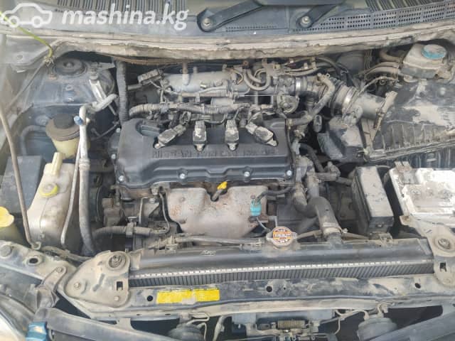 Nissan Almera Tino 1.8 MT