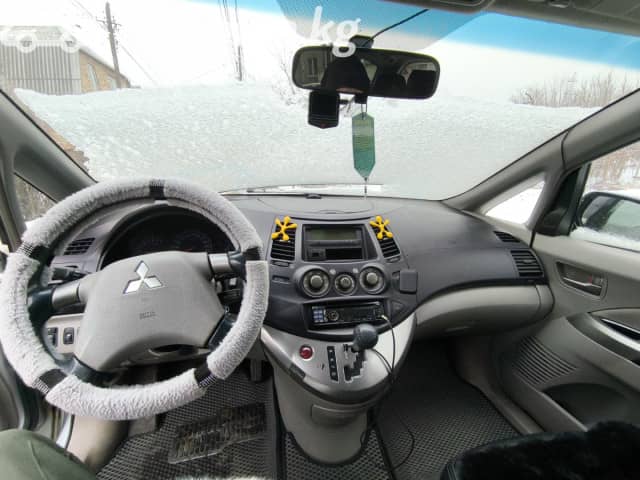 Mitsubishi Grandis 2.4 AT