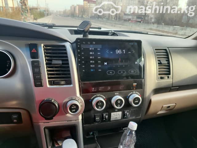 Toyota Sequoia II 5.7 AT