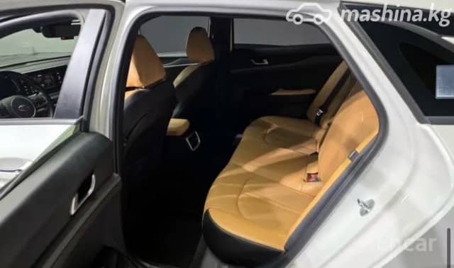Kia K5 III 2.0 AT