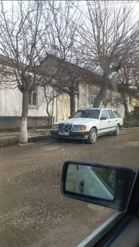 Mercedes-Benz W124 250 2.5d MT