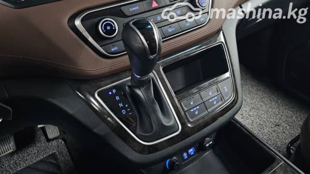 Hyundai Starex (H-1) II Рестайлинг 2 2.5d AT 4WD