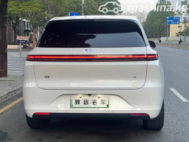 LiXiang L6 1.5hyb AT 4WD