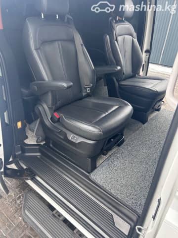 Hyundai Staria 3.5 AT