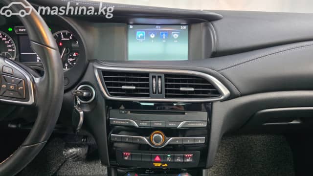 Infiniti Q30 2.0 AMT