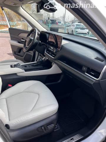 Toyota Grand Highlander 2.5hyb CVT 4WD