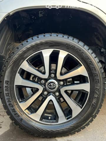 Toyota Land Cruiser 200 Series 4.5d AT 4WD