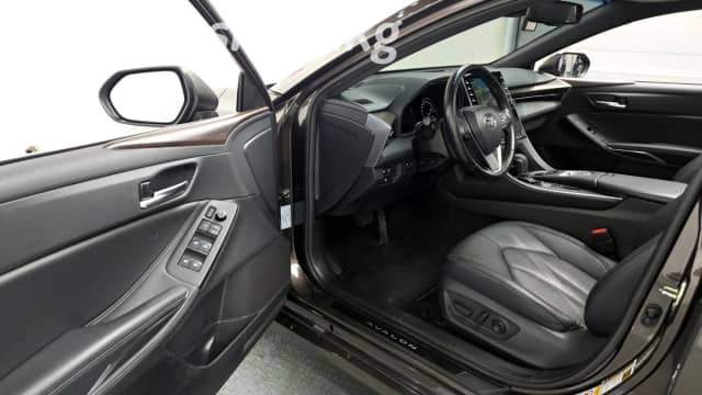 Toyota Avalon V 2.5hyb CVT