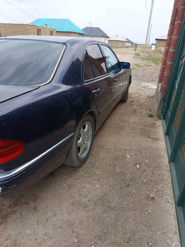Mercedes-Benz E-Класс II (W210, S210) 230 2.3 MT