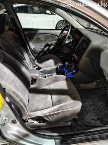 Toyota Avensis I Рестайлинг 1.6 MT