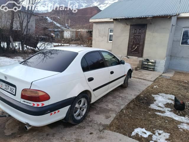 Toyota Avensis I 1.6 MT