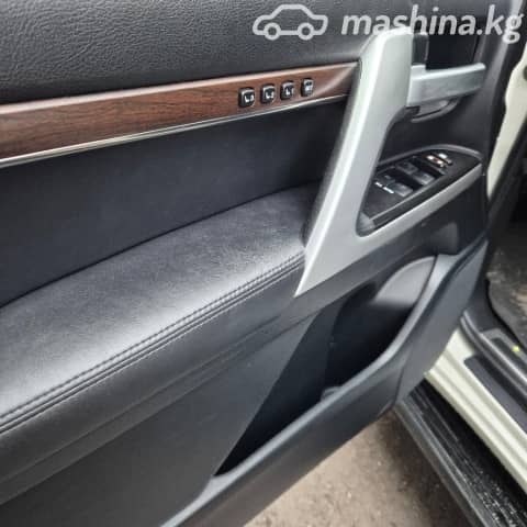 Toyota Land Cruiser 200 Series Рестайлинг 2 5.7 AT 4WD