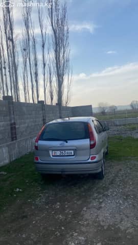 Nissan Almera Tino 1.8 MT