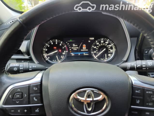 Toyota Highlander IV (U70)