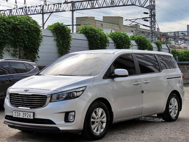 Kia Carnival III 2.2d AT