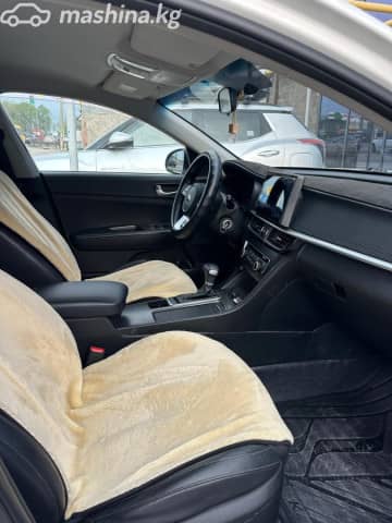 Kia K5 II 2.0 AT