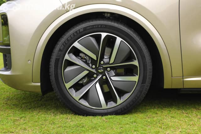 LiXiang L9 Рестайлинг 1.5hyb AT 4WD
