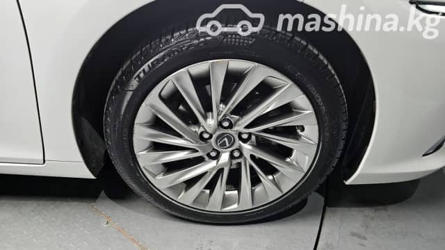 Lexus ES VII 300h 2.5hyb CVT
