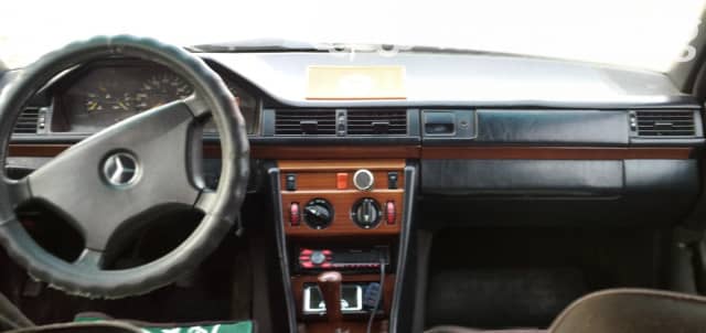 Mercedes-Benz W124 250 2.5d MT