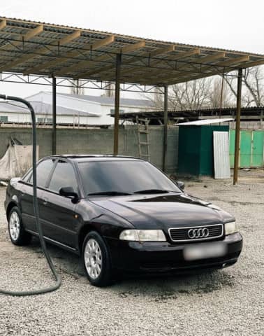 Audi A4 I (B5) 1.6 MT